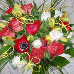 Dárková kytice 140 - anemonky,alstromérie,růže,tulipány