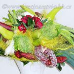 Netradiční květinové aranžmá 31 - klobásy , zelenina